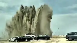 Огромный фонтан забил из-под земли в Жанаозене - видео