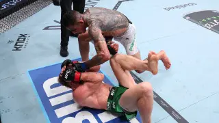 Нокаутом завершился бой экс-чемпиона UFC в весе Шавката Рахмонова