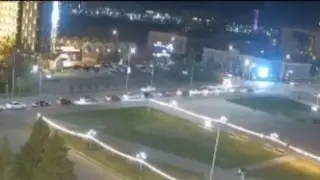 Автомобиль проехал площадь и врезался в библиотеку в Семее - видео