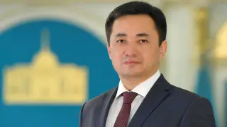 Айбек Дадебай освобождён от должности главы Администрации Президента