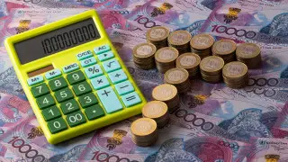 Казахстанцы бросились снимать пенсионные на фоне предстоящих ужесточений