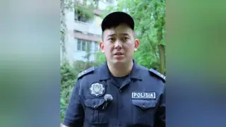 В Алматы спасли женщину, которая хотела спрыгнуть с балкона многоэтажки по проспекту Достык