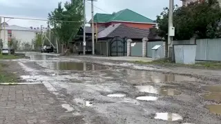 Ни метра асфальта: жители центра Актобе пожаловались на отсутствие дорог