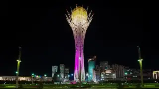 Непристойное фото у Байтерека - какое наказание получил студент