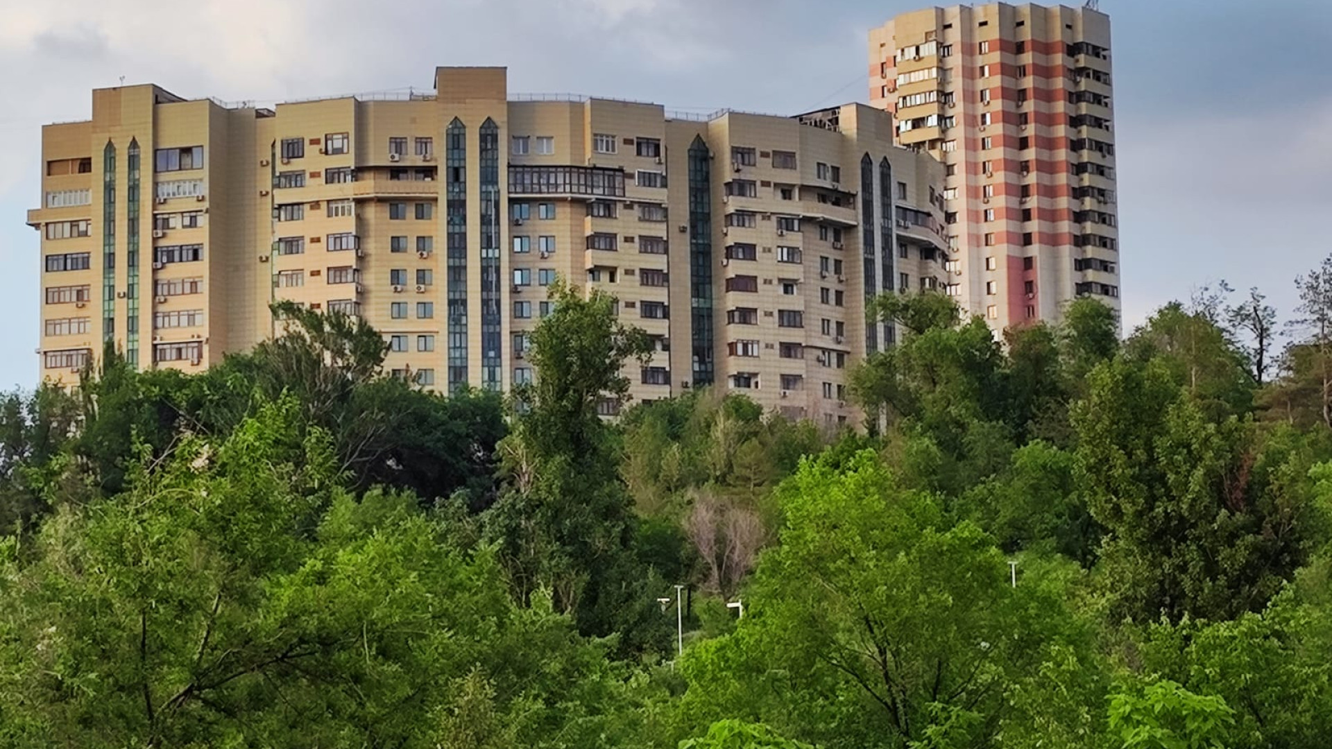 Цены на квартиры в Алматы и Астане почти сравнялись - эксперт объяснила причину