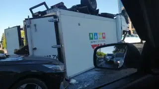 Очередное ДТП в Астане. “Газель“ перевернулась прямо на проезжей части - видео