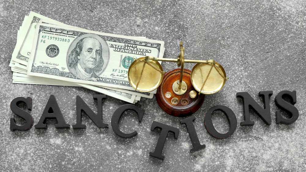 В Кыргызстане прекратили деятельность компаний, чья работа связана с санкционными рисками