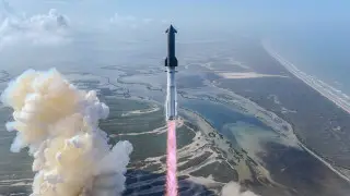 SpaceX успешно испытала самую большую ракету в истории человечества
