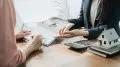 “Помогайки“ или спасители? Почему казахстанцы обращаются к ипотечным брокерам