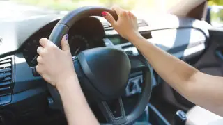 “Беременная“ казахстанка села пьяной за руль и устроила аварию