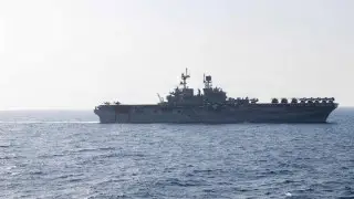 Иран сообщил о предупредительной атаке на эсминцы США