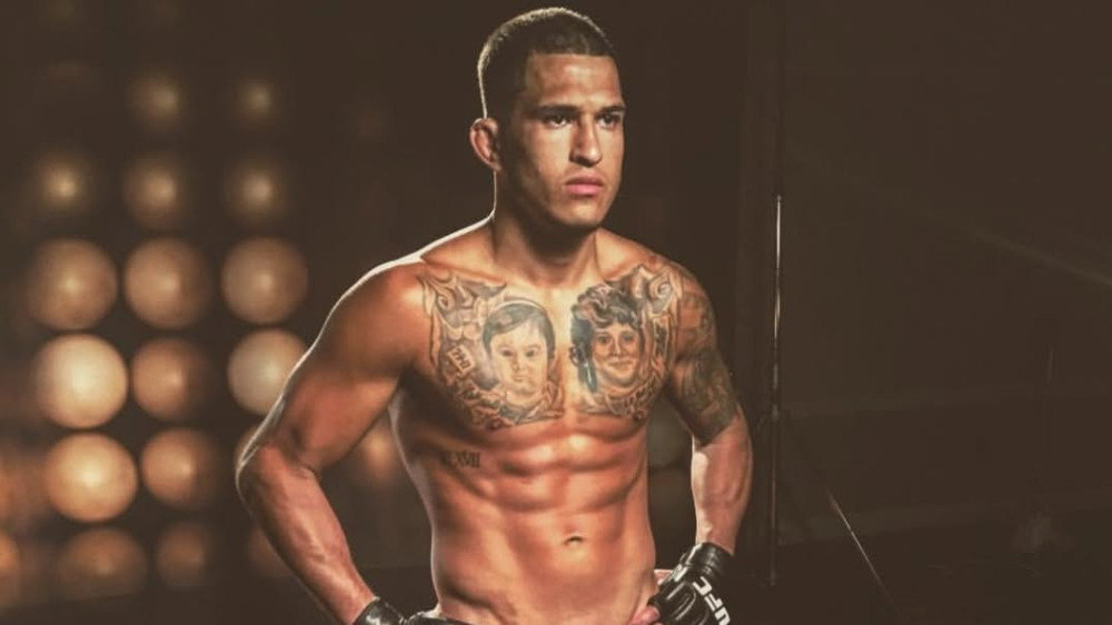 Бывший чемпион UFC объявил об отмене боя в Казахстане