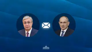Токаев поздравил Пашиняна с победой на парламентских выборах