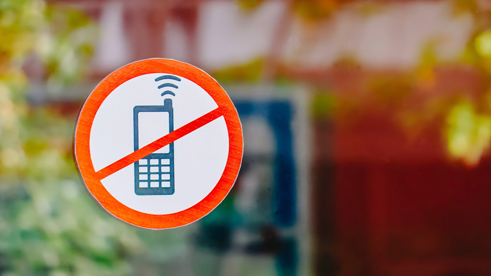 В Афганистане запретили пользоваться смартфонами т