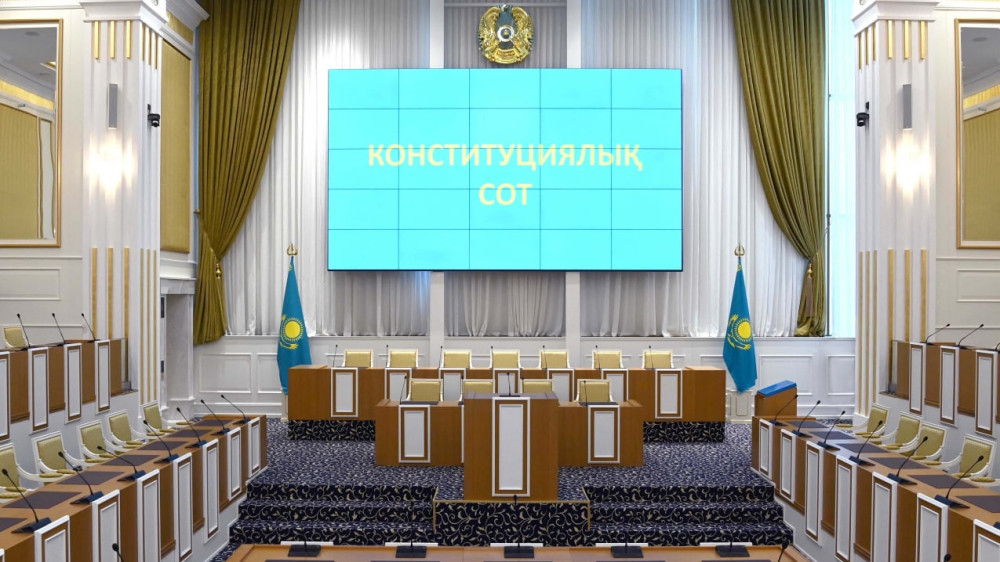 Уволенный за коррупцию казахстанец обратился в Конституционн
