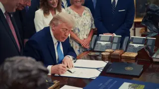 Трамп объявил о заключении сделки с Ираном и открытии Ормузского пролива