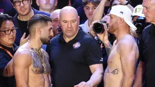 Сенсацией завершился бой Топурии за титул чемпиона UFC