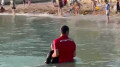 Спасатели вытащили девушку из воды на Сайране - видео