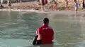 Спасатели вытащили девушку из воды на Сайране - видео