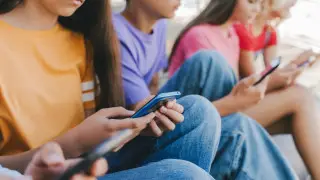 В Великобритании детям запретят доступ к соцсетям. Специалисты говорят, что станет только хуже