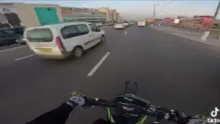 Байкер снял видео дерзкого побега от полиции в Караганде