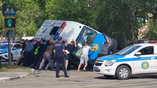 В Костанае автозак с арестованными перевернулся по пути в суд