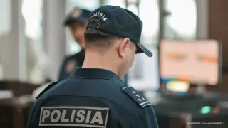 Казахстанец обнаружил в заброшенном сарае опасную находку и вызвал полицию