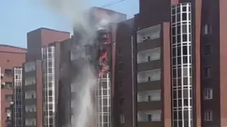 В Астане тушат пожар в жилом комплексе