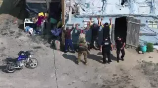 Золото в пакетах и десятки силовиков - видео масштабной спецоперации показало АФМ