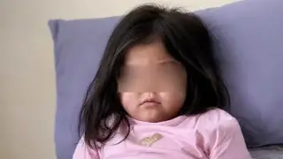 В Актау родители попавшей в реанимацию двухлетней девочки записали видеообращение