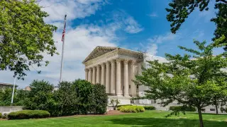 Верховный суд США признал незаконным указ Трампа о гражданстве по рождению