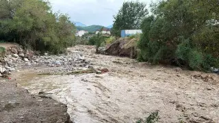 Около ста тонн мусора вывезли с русла реки Аксай для предотвращения селя в Алматы