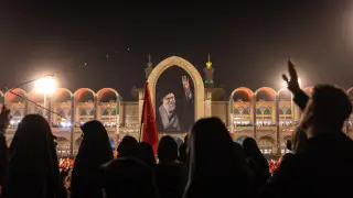 Новый верховный лидер Ирана не появился на похоронах отца