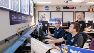 Находящийся на краю Солнечной системы New Horizons пробудился после годовой “спячки“