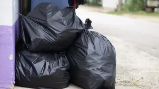 Жители пригорода Актобе годами не могут добиться вывоза мусора