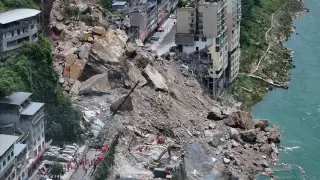 Оползень накрыл свыше десяти жилых домов на юго-западе Китая