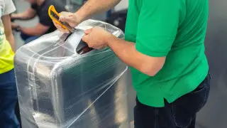 Использование одноразовой плёнки для чемоданов могут запретить в странах Европы