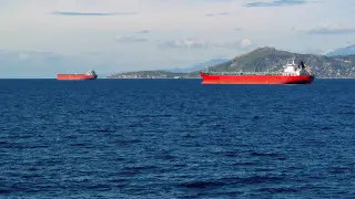 На нефтяном маршруте появилась вторая угроза - танкеры разворачиваются в Красном море