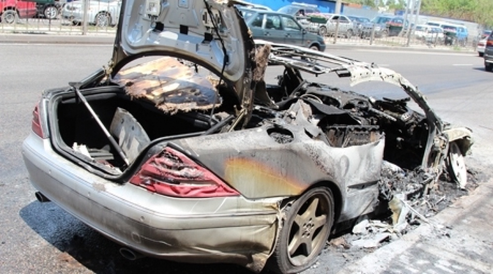 PHOTO: Mercedes burnt in Almaty