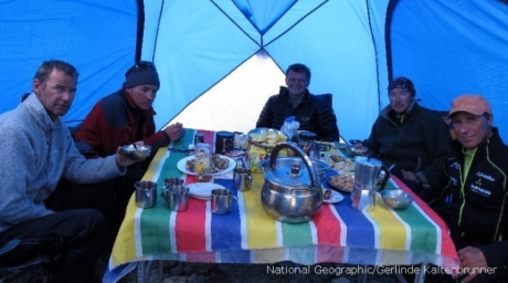 Austrian president supported international expedition to K2 over the phone