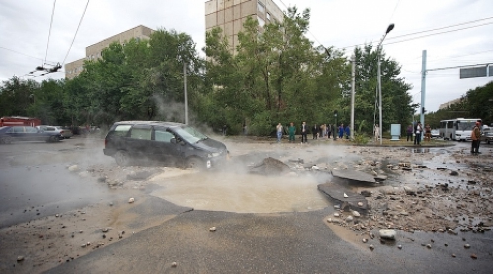 30m fountain of hot water damaged 4 cars in Almaty