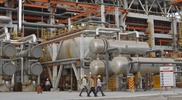 Nigeria signs $4.5 billion refinery deal with US energy firm 