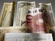 Euro falls to lowest against yen in over a decade 