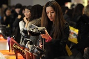 Chinese buying more luxury goods at home: survey 