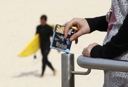 Australia says no plan for total smoking ban 