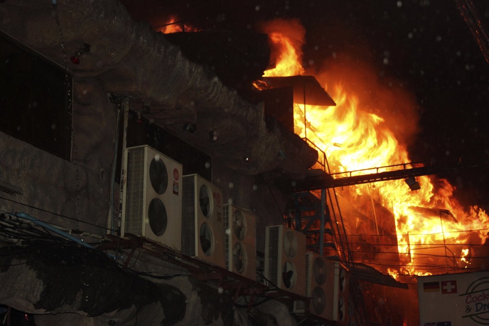 'Four dead' in fire at Thai tourist nightclub 
