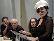 Lennon widow Ono to give peace award to Pussy Riot 