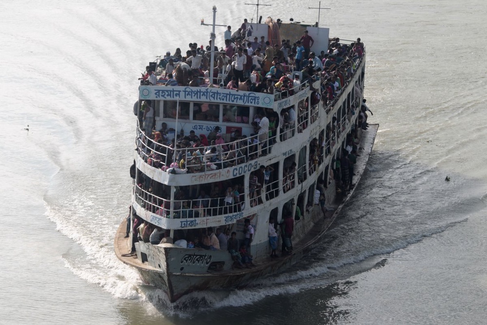 Eight die in Indonesia ferry sinking: official 
