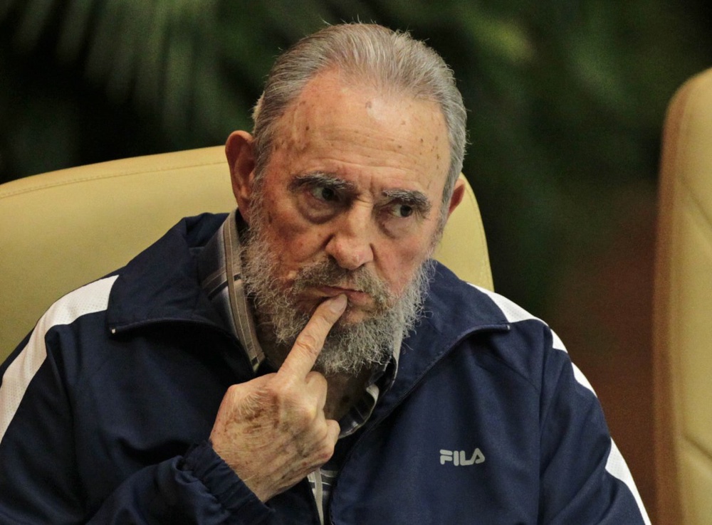 Fidel Castro appears in public after health rumors 