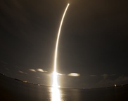 SpaceX capsule completes successful first mission 